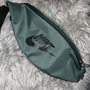 NIKE Fanny Pack/Bum Bag/Crossbody🤑